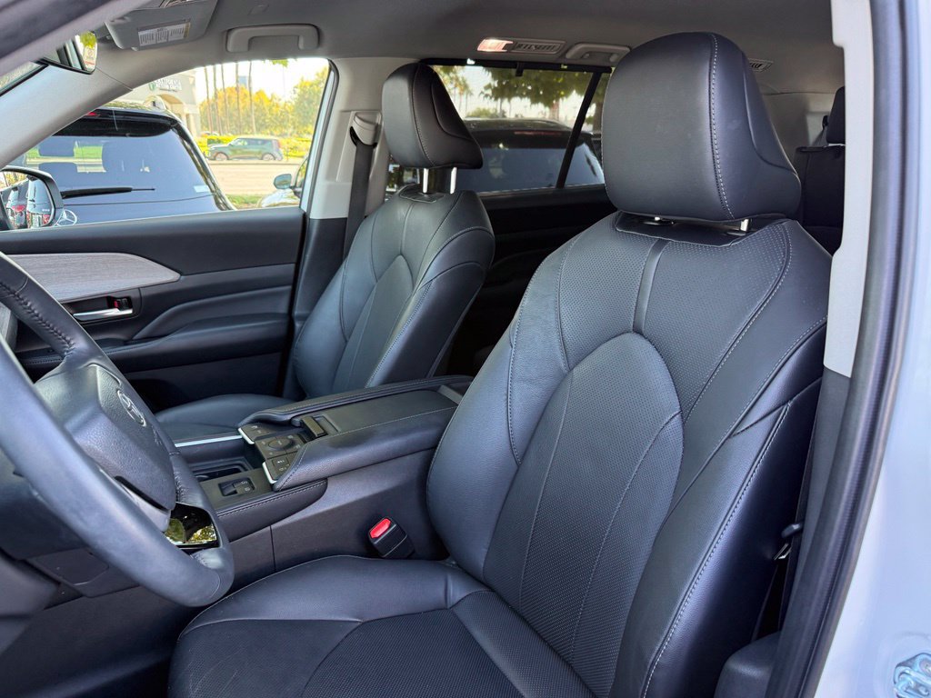 Used 2024 Toyota Grand Highlander AWD image 11