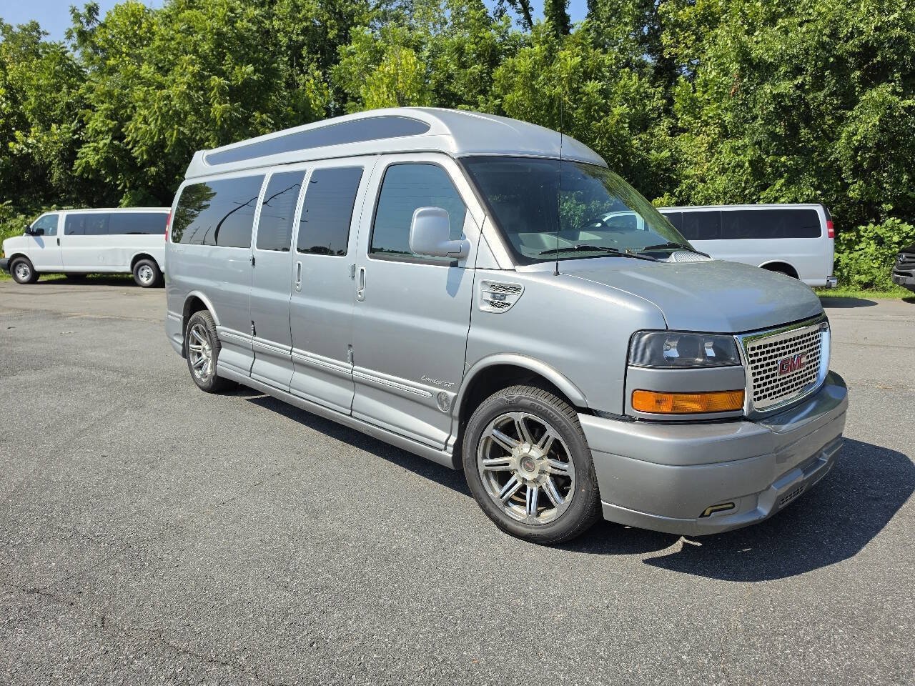 Used 2015 GMC Savana 2500 Extended RWD image 1