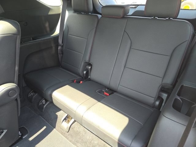 Used 2025 Chevrolet Traverse Z71 w/ Enhanced Driving Package AWD/4WD image 10