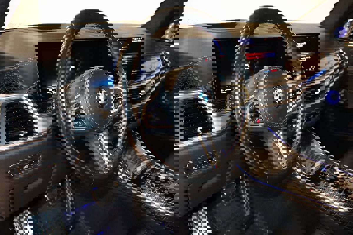 Used 2024 BMW X7 M60i image 40