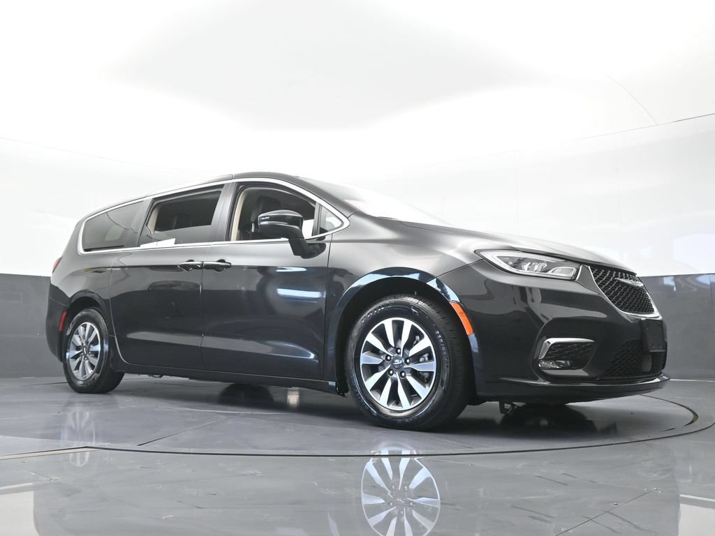 Used 2023 Chrysler Pacifica Touring-L FWD image 62