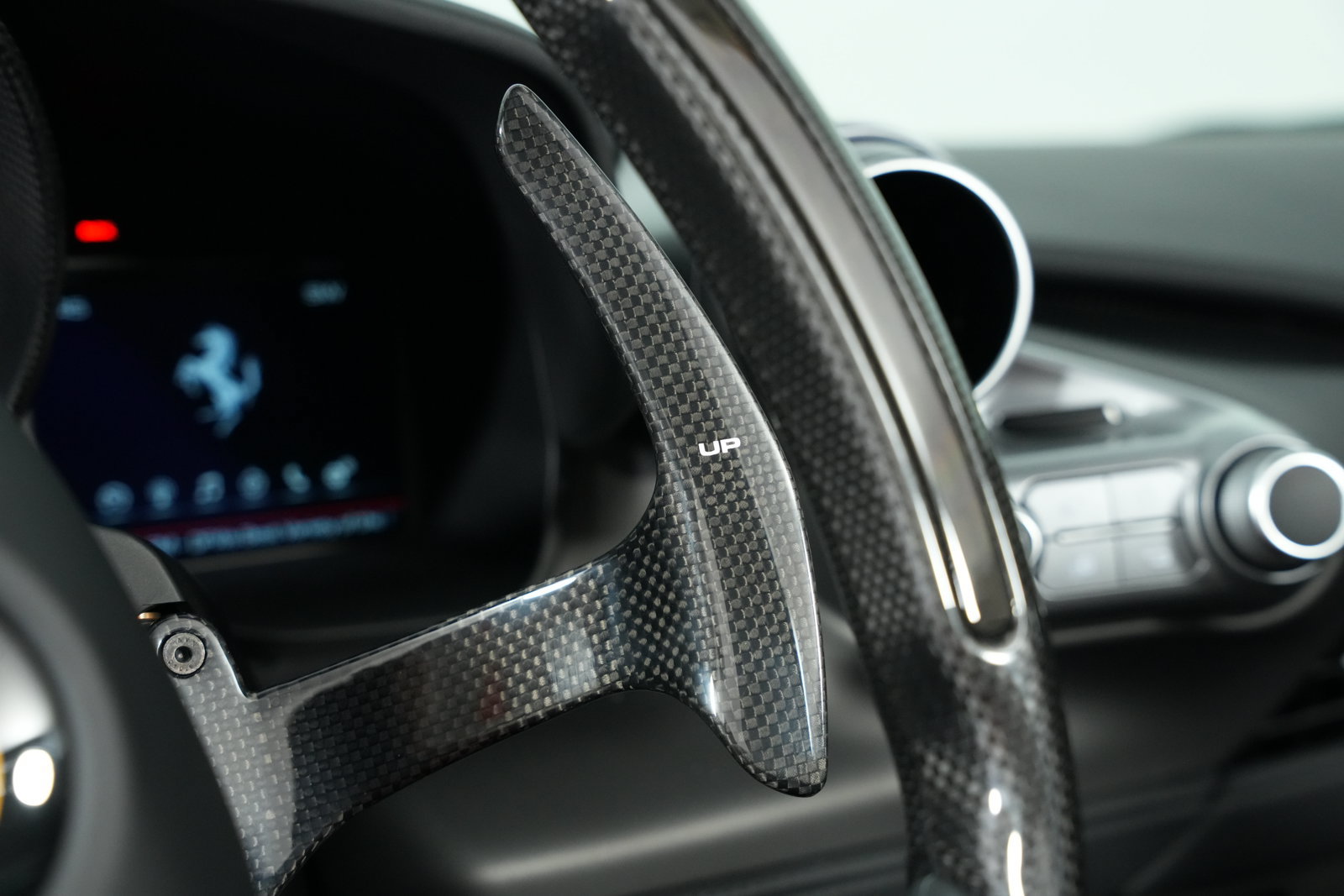 Used 2023 Ferrari F8 Spider RWD image 35