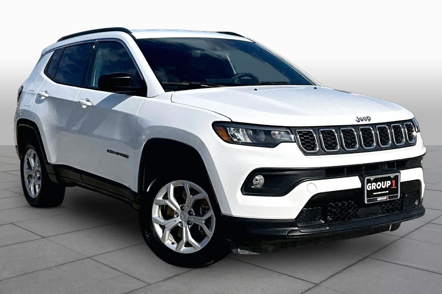 Used 2024 Jeep Compass Latitude AWD/4WD image 3