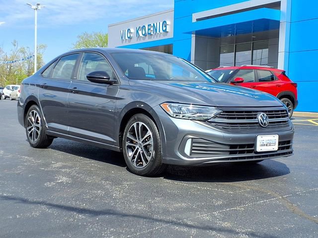 Used 2023 Volkswagen Jetta Sport image 2
