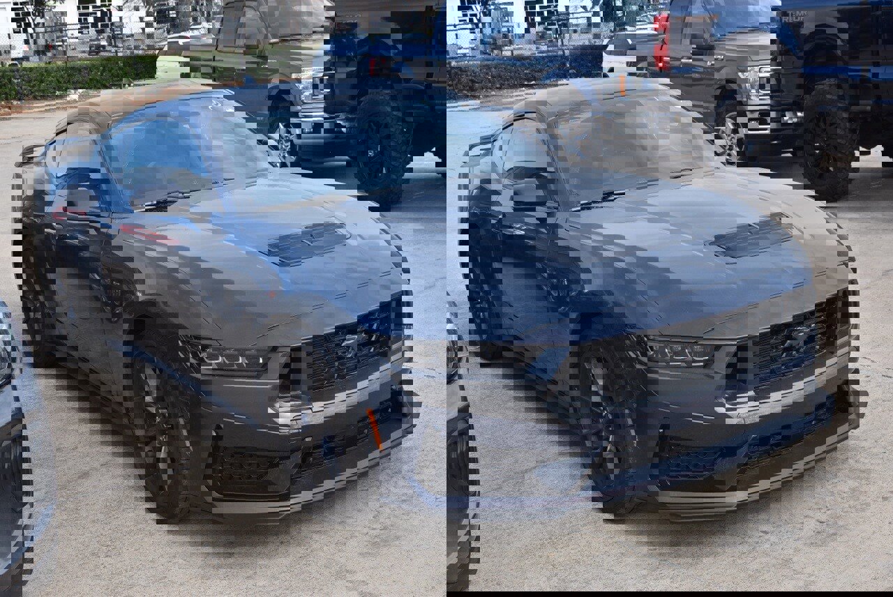 Used 2024 Ford Mustang Dark Horse image 4