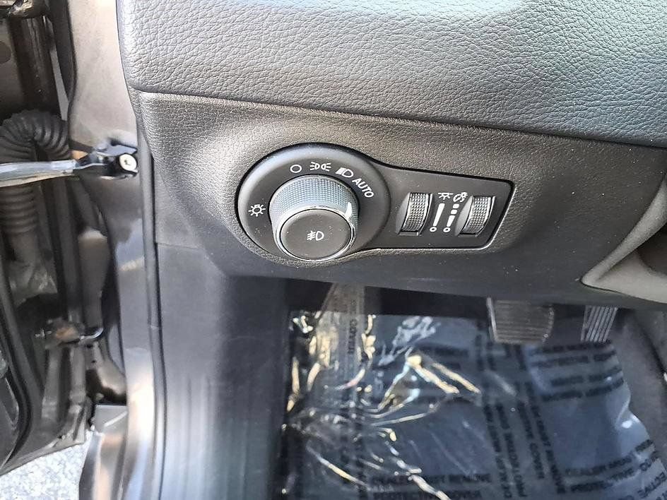 Used 2019 Jeep Compass Latitude AWD/4WD image 17