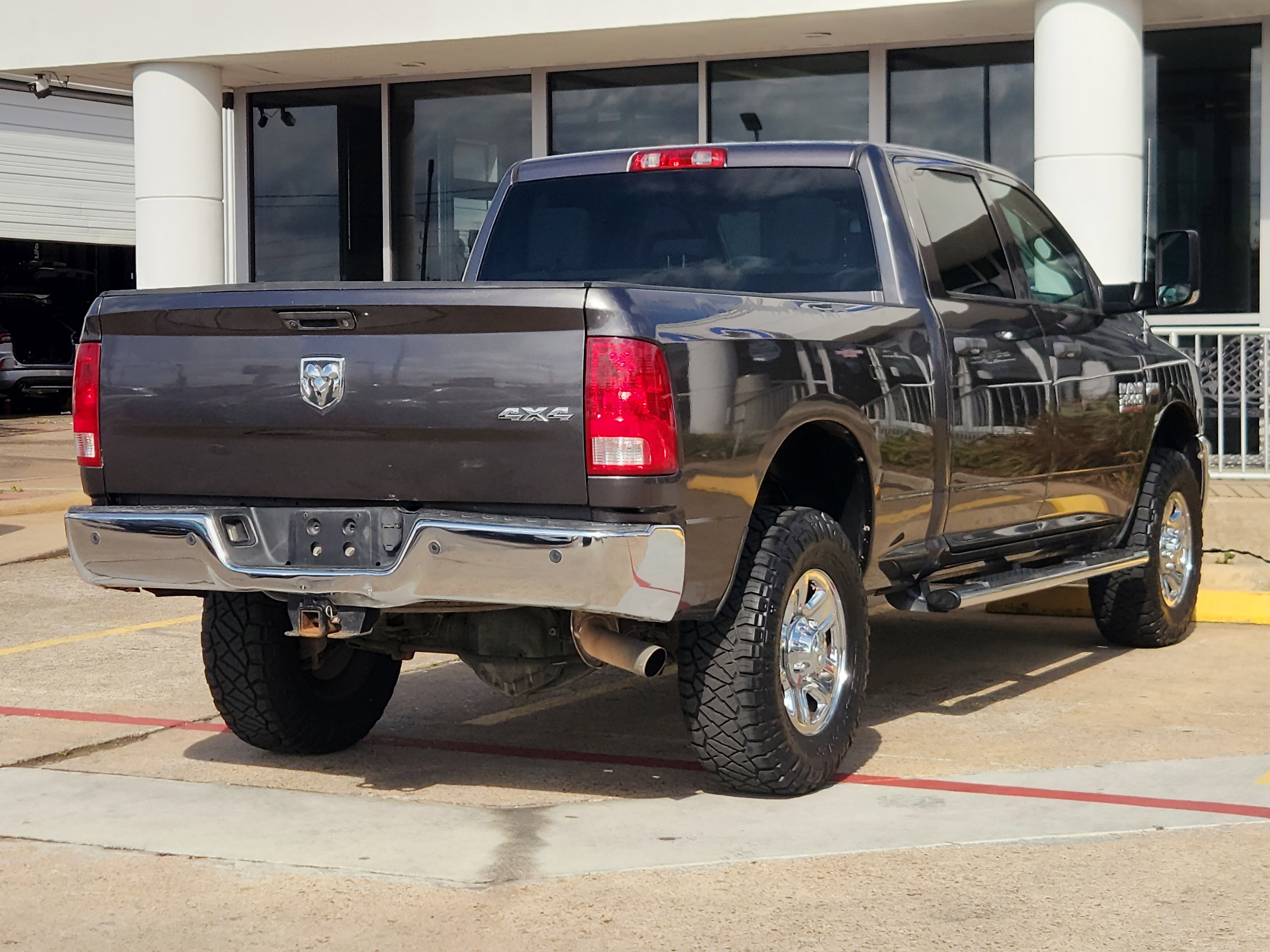 Used 2016 RAM 2500 Tradesman w/ Chrome Appearance Group image 3