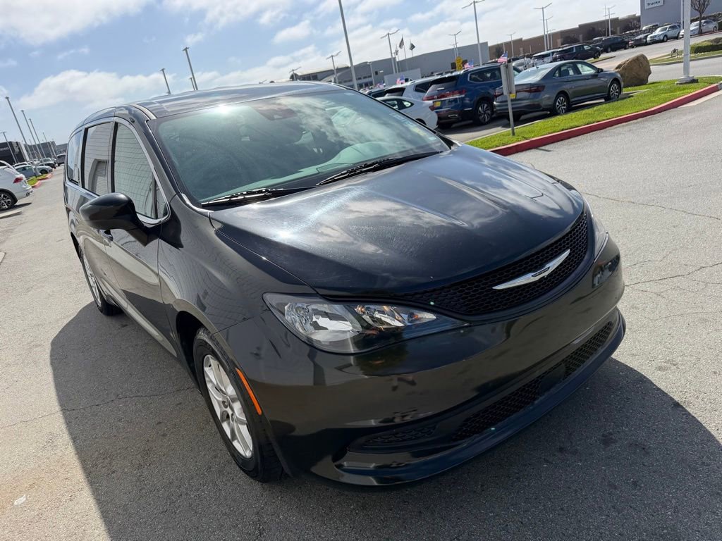 Used 2023 Chrysler Voyager LX image 8