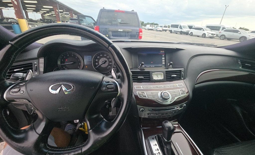 Used 2015 INFINITI Q70 3.7 w/ Sport Package RWD image 10