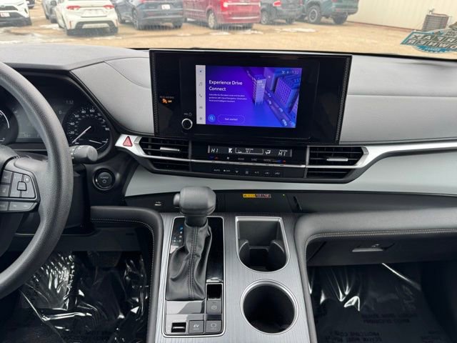 Certified 2025 Toyota Sienna LE image 2