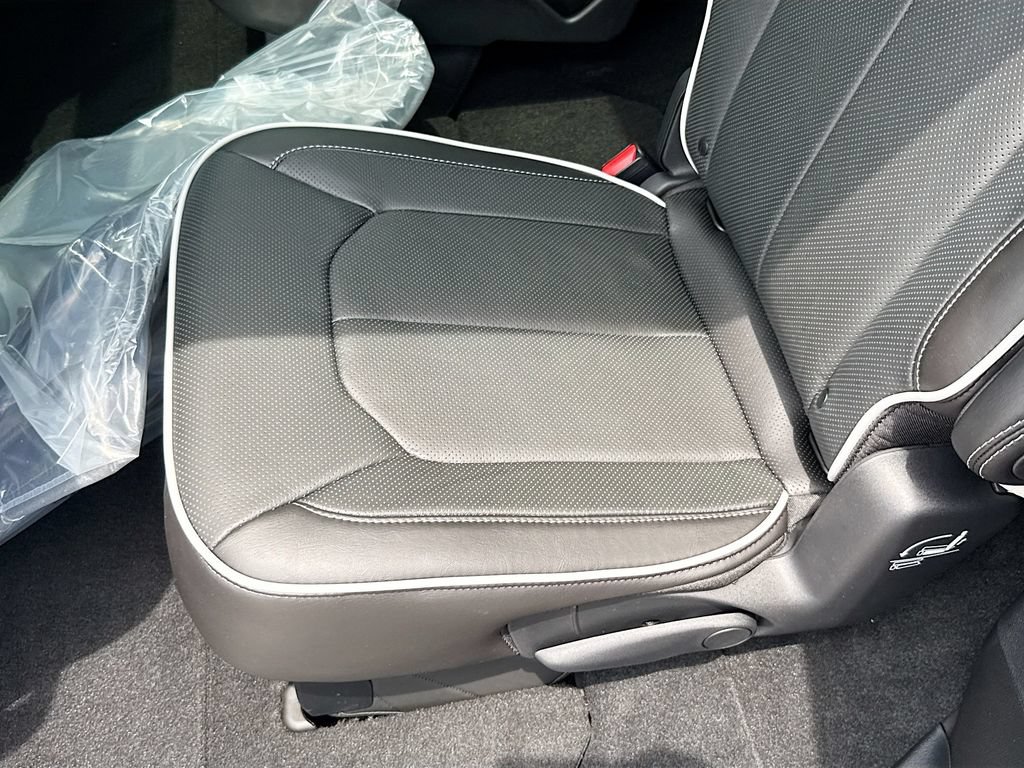 New 2027 Chrysler Pacifica Limited FWD image 27
