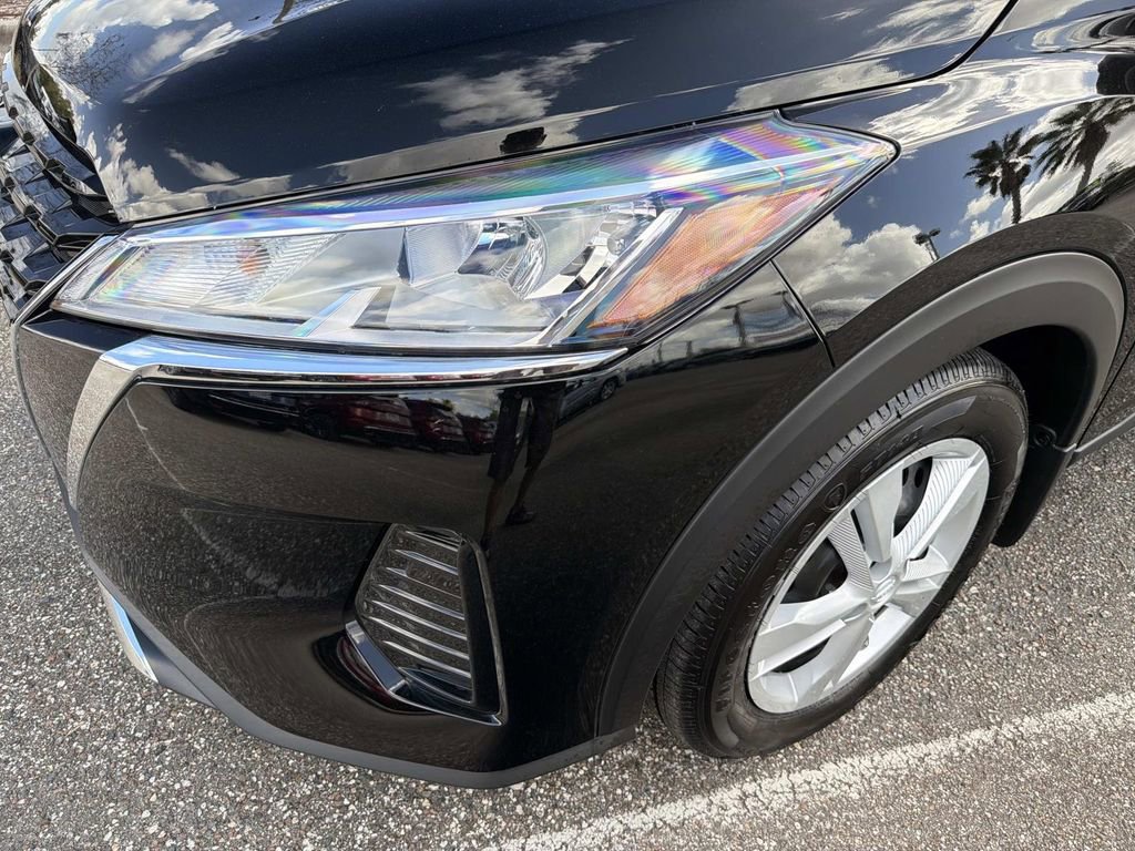 Certified 2025 Nissan Kicks Play S image 10