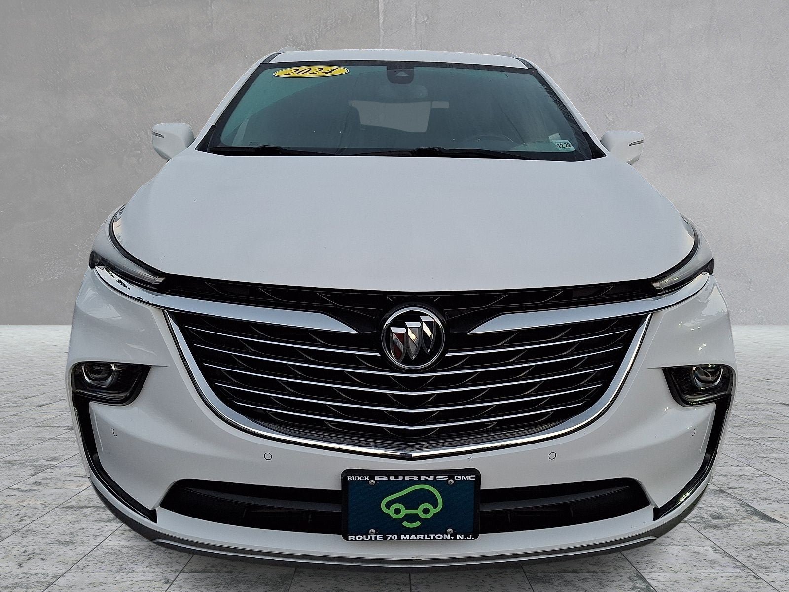 Used 2024 Buick Enclave Essence FWD image 2