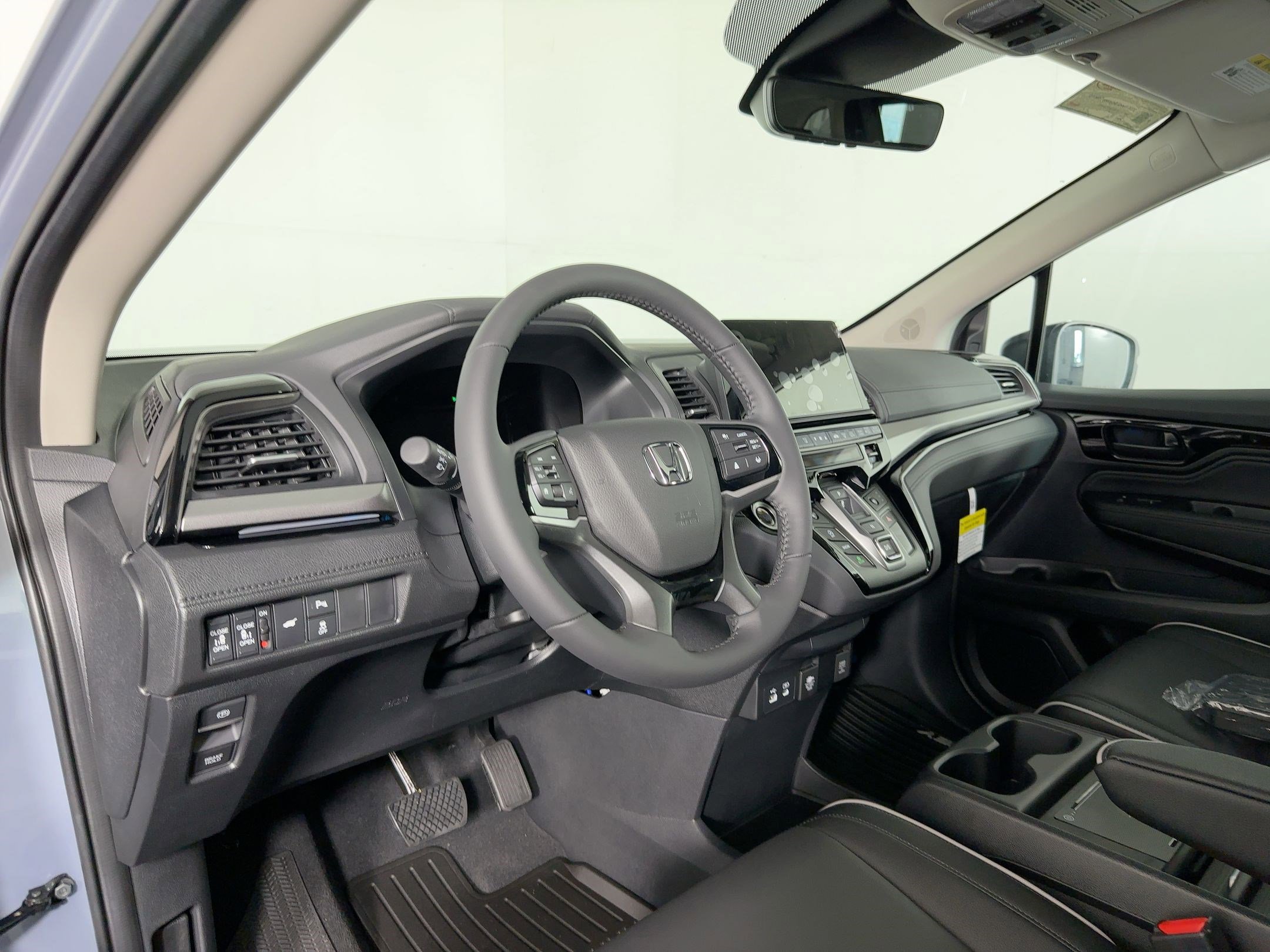 New 2026 Honda Odyssey Touring image 4