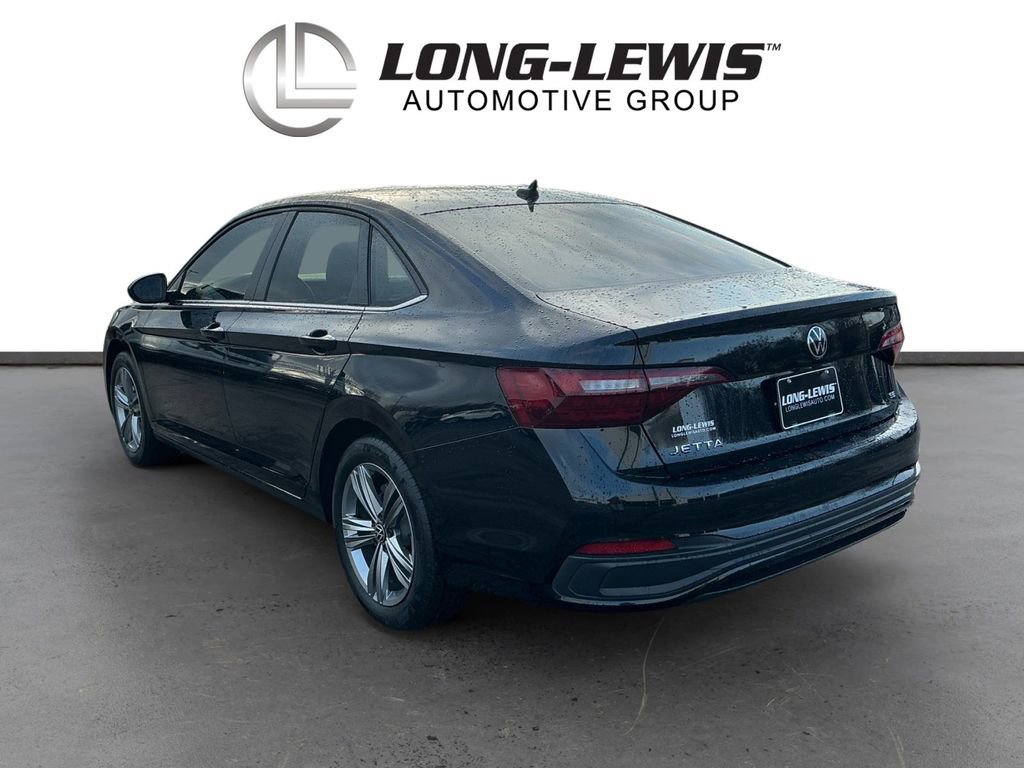 Used 2024 Volkswagen Jetta SE w/ Panoramic Sunroof Package image 4