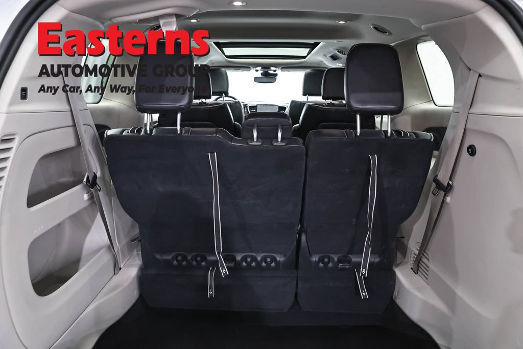 Used 2023 Chrysler Pacifica Limited FWD image 8
