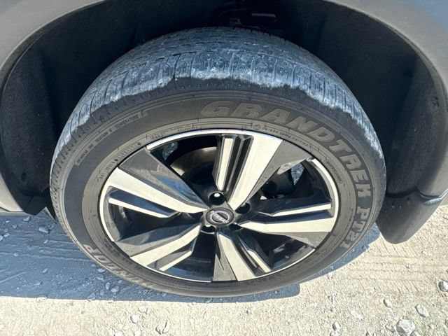 Used 2025 Nissan Rogue SL AWD/4WD image 9