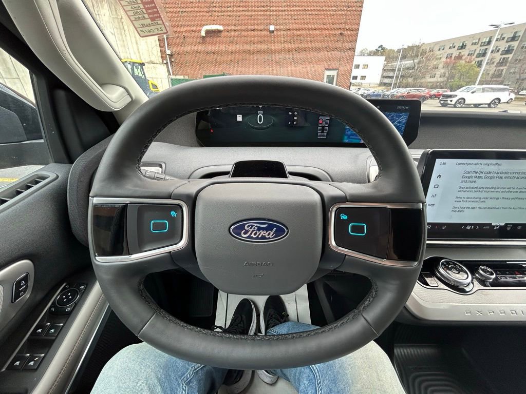 Used 2025 Ford Expedition Active image 15