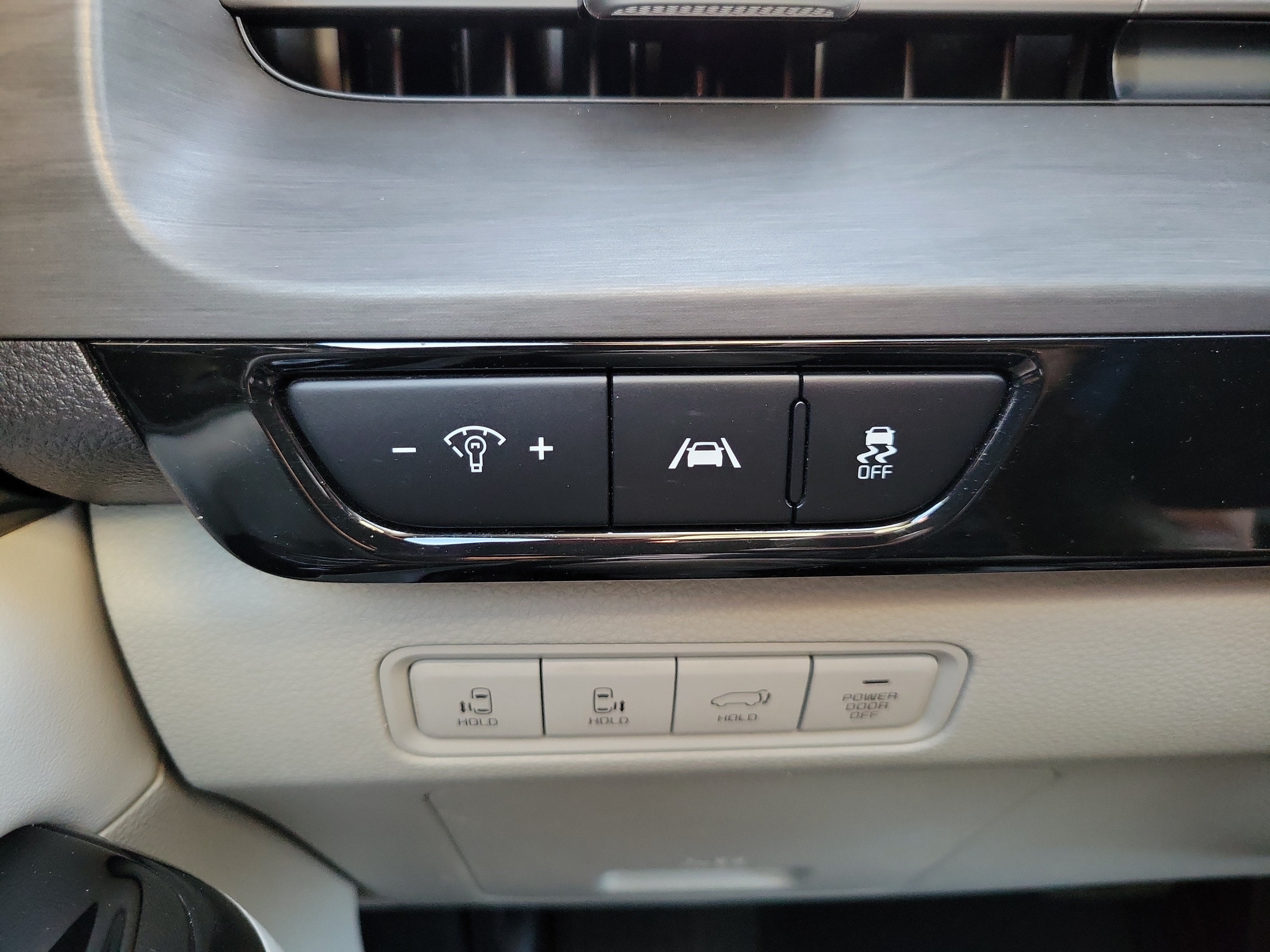 Used 2022 Kia Carnival EX FWD image 24