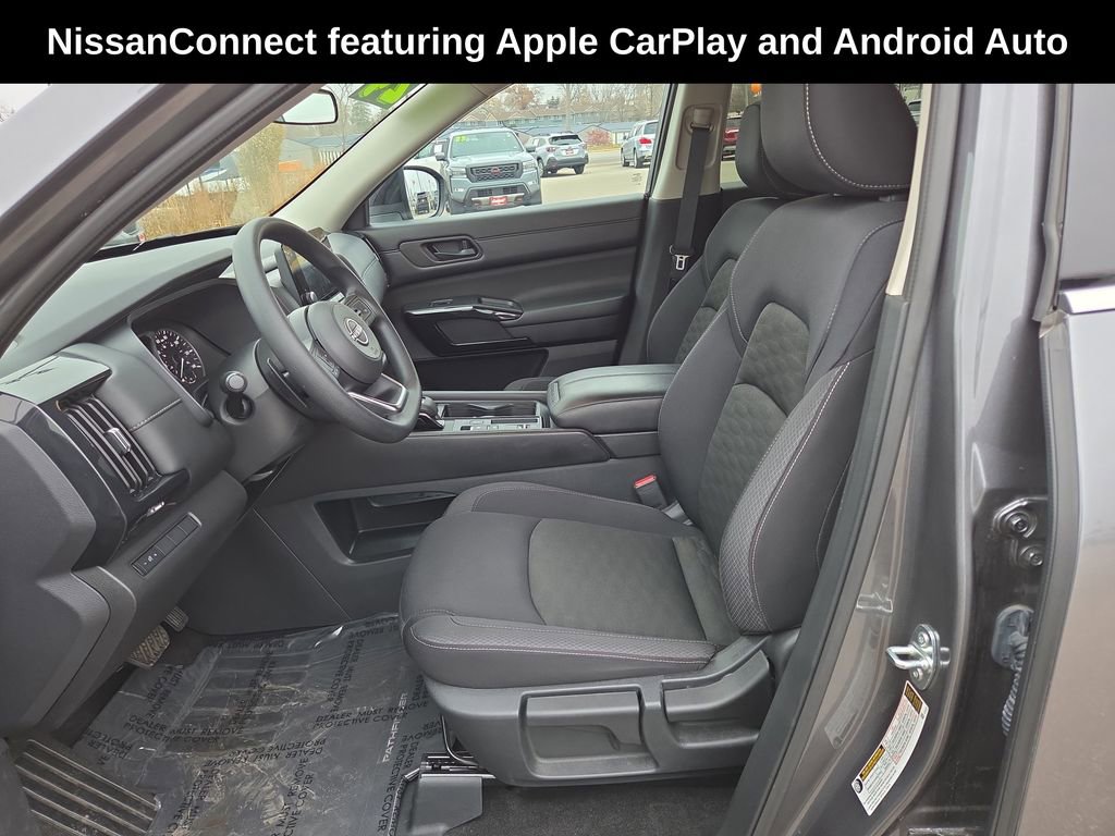 Used 2024 Nissan Pathfinder S image 12