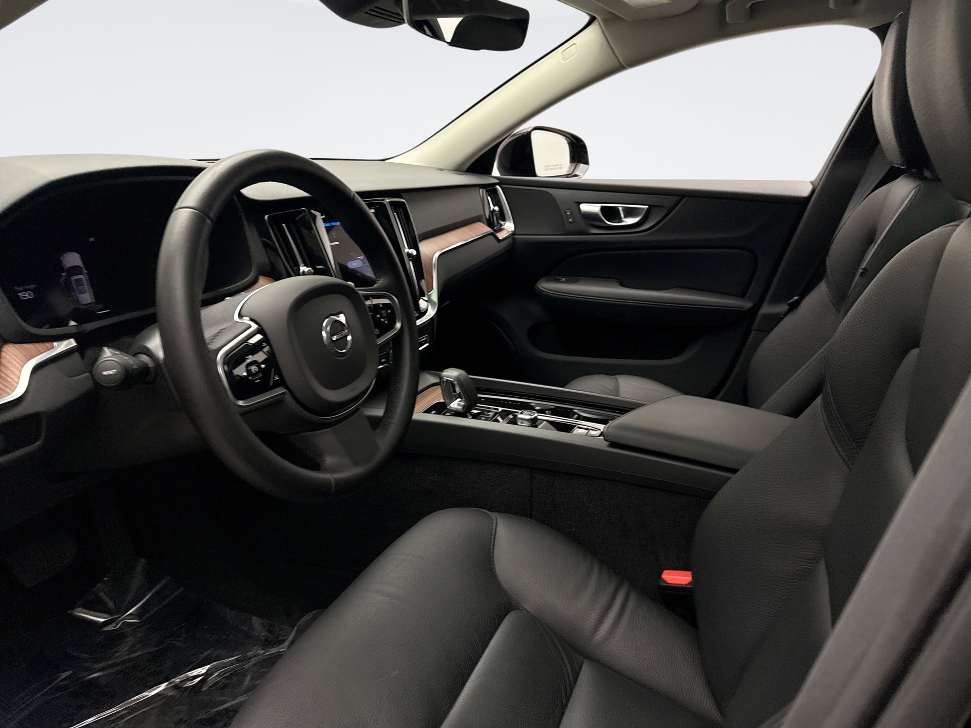 Used 2024 Volvo V60 B5 Cross Country Plus image 10