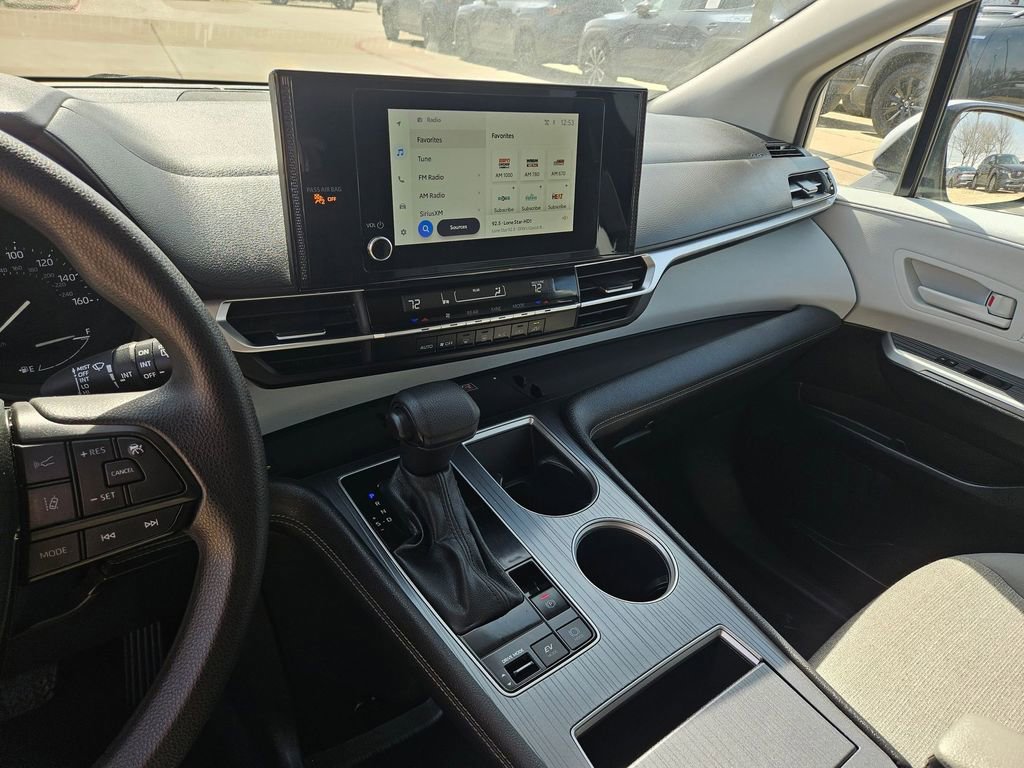 Used 2025 Toyota Sienna LE image 19