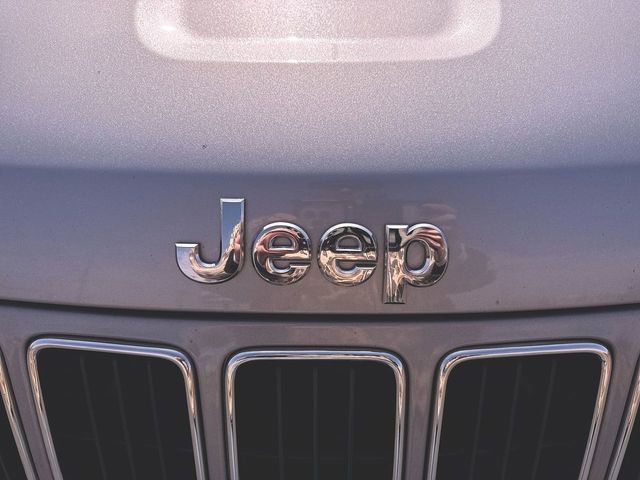 Used 2015 Jeep Grand Cherokee Limited w/ Trailer Tow Group IV image 32