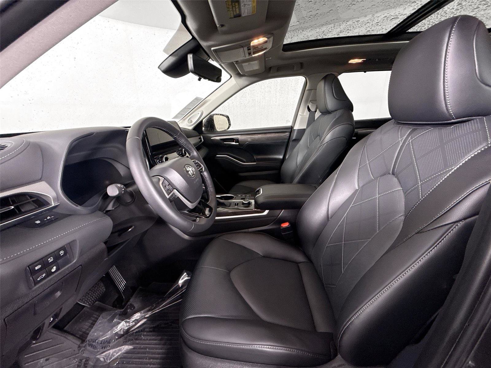 Certified 2025 Toyota Highlander Platinum image 3