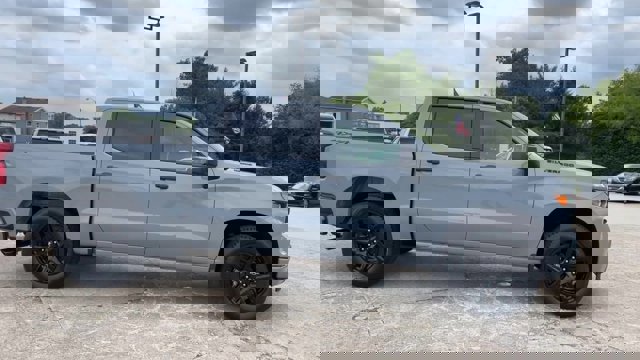 Used 2024 Chevrolet Silverado 1500 Custom w/ Dark Appearance Package image 2