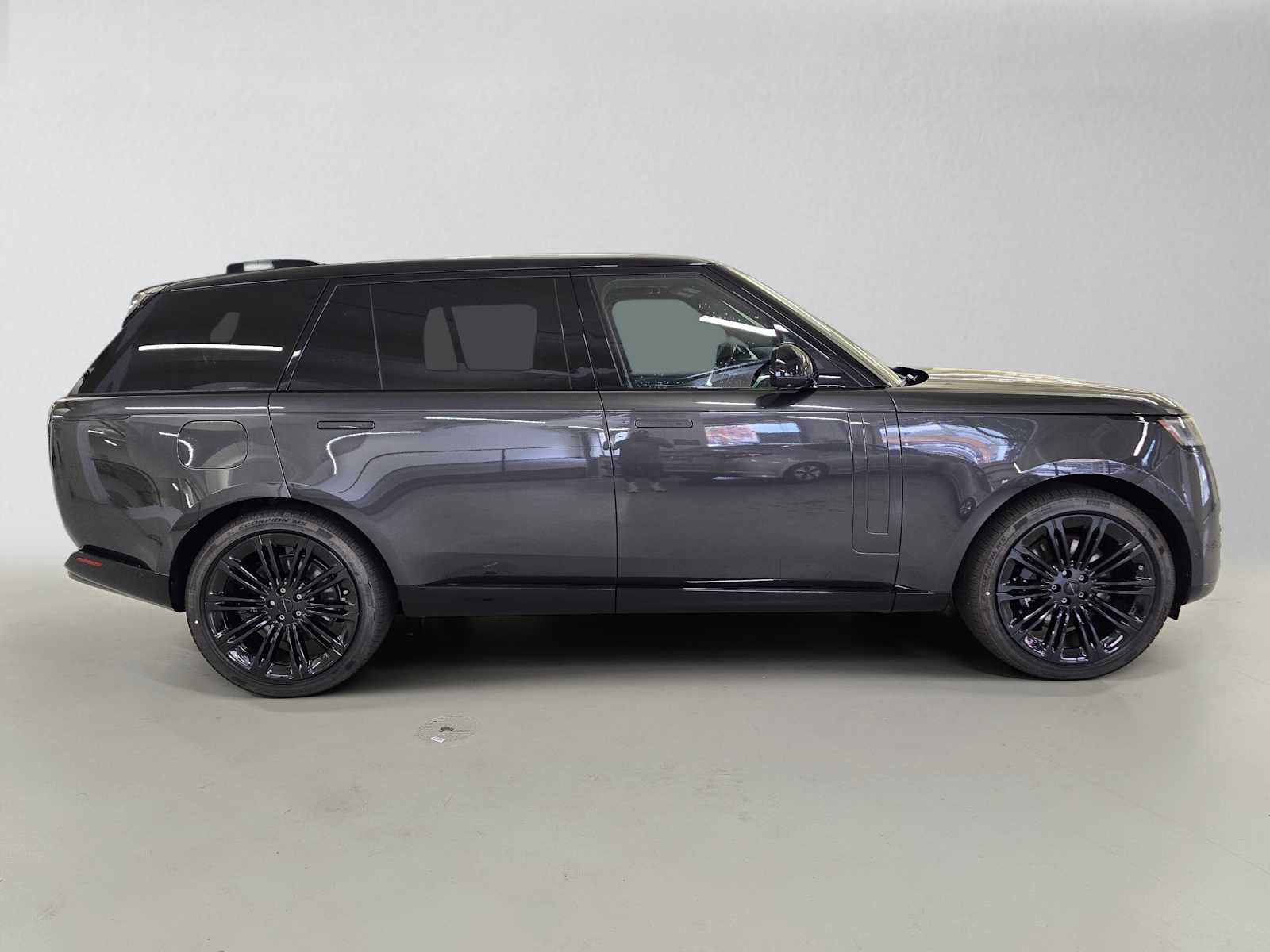 New 2026 Land Rover Range Rover Long Wheelbase SE AWD/4WD image 6