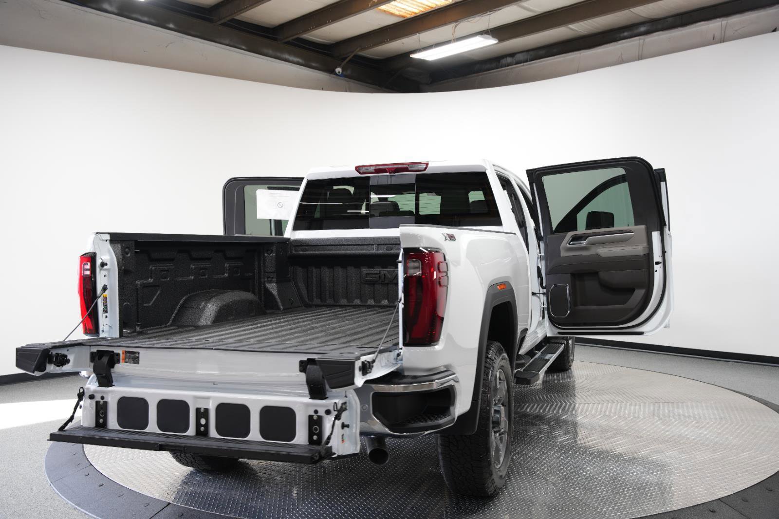 New 2026 GMC Sierra 2500 SLT w/ SLT Premium Package image 12