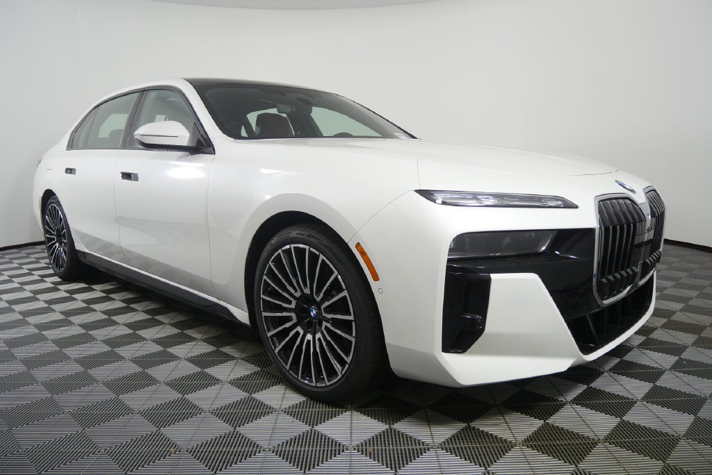 New 2026 BMW 740i w/ Executive Package RWD image 2