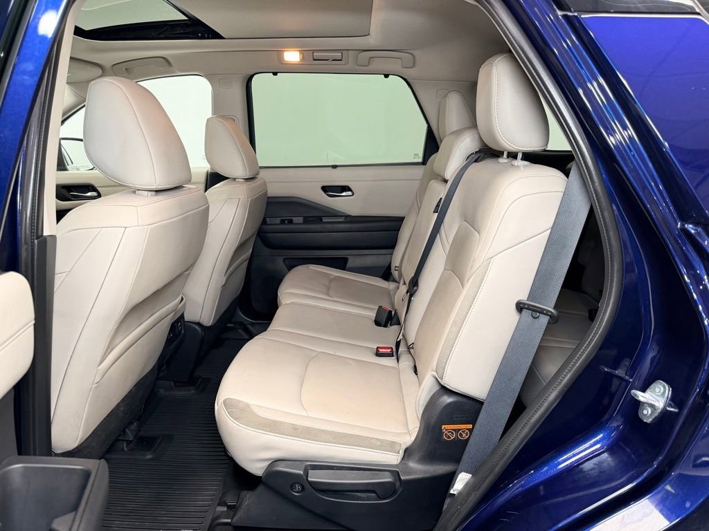 Used 2022 Nissan Pathfinder SL AWD/4WD image 9