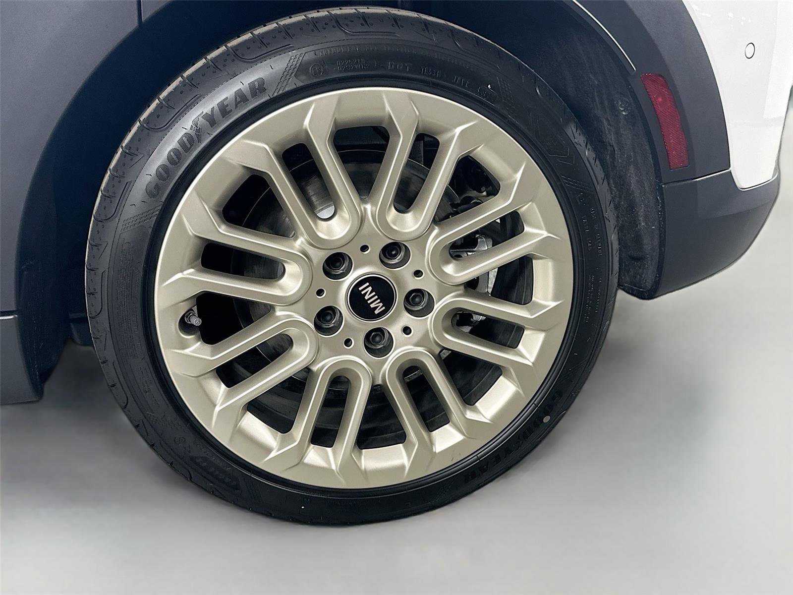 Certified 2025 MINI Cooper S FWD image 30