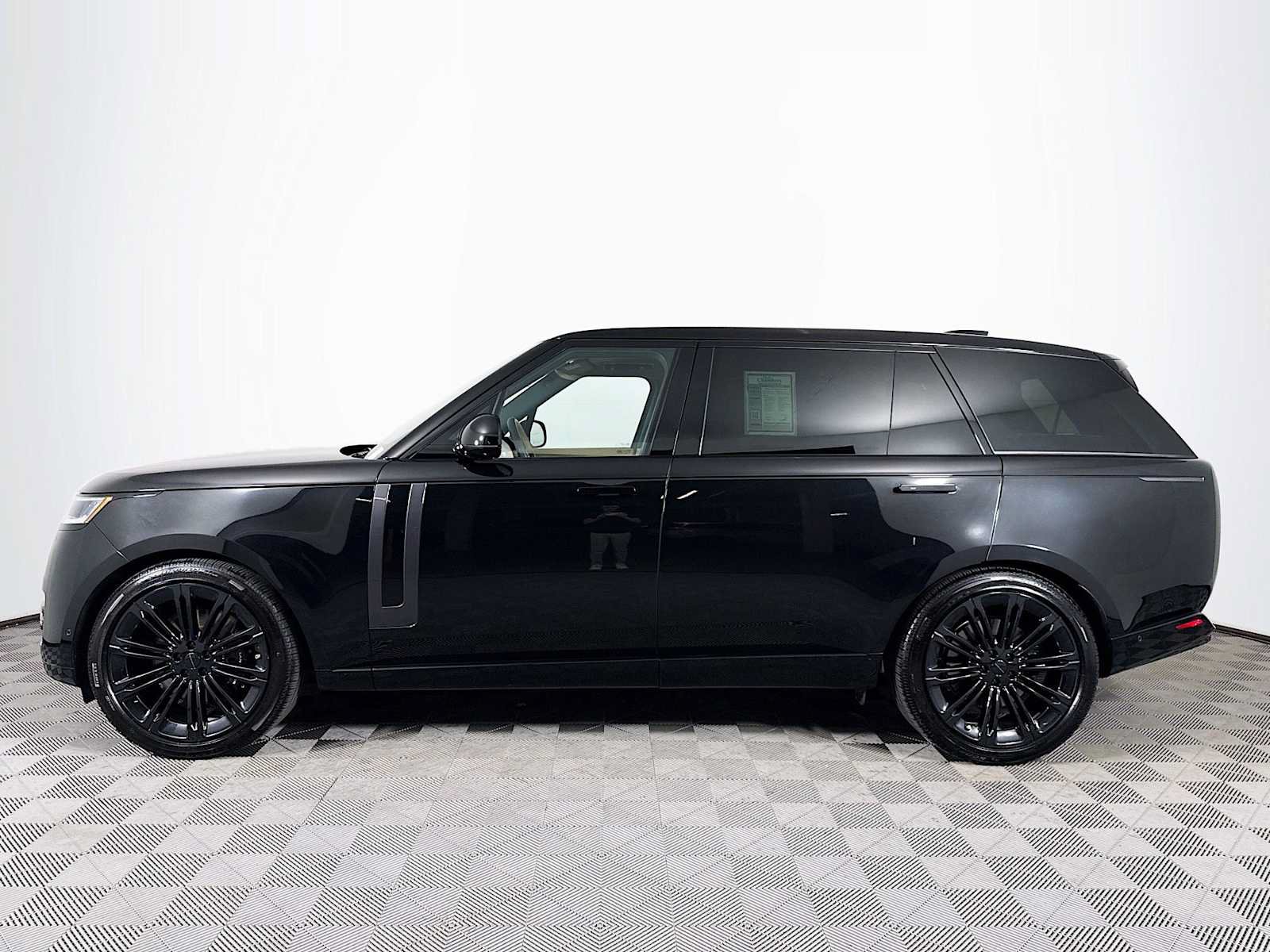 Used 2026 Land Rover Range Rover Long Wheelbase SE AWD/4WD image 7