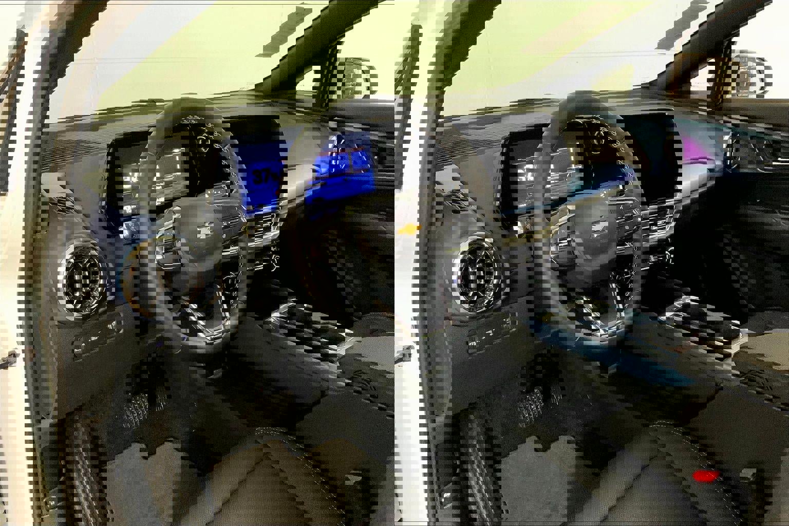 Used 2025 Chevrolet Equinox EV LT w/ Convenience Package FWD image 13