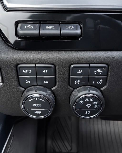 Used 2023 Chevrolet Silverado 1500 High Country w/ Technology Package image 27