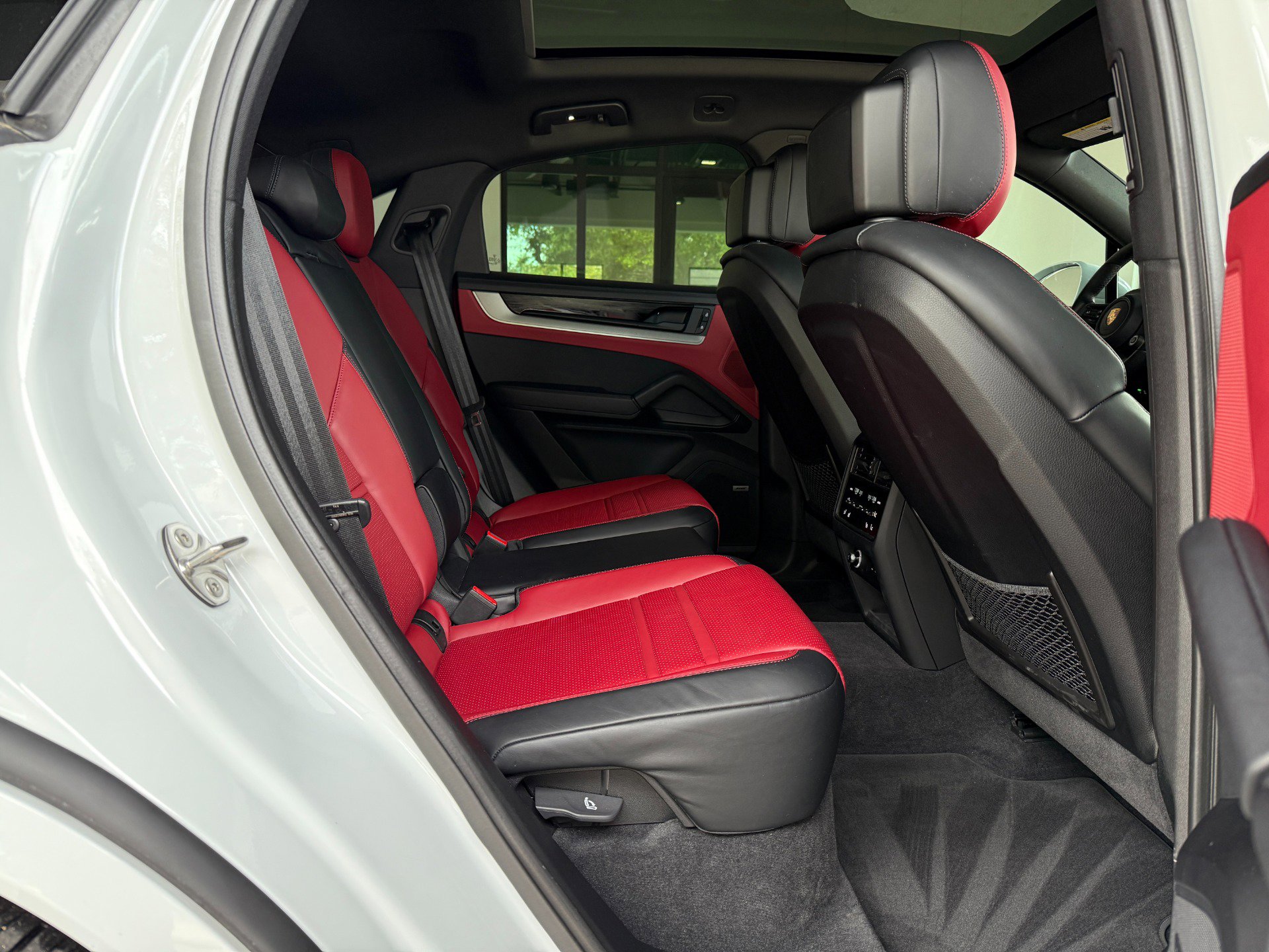 Used 2024 Porsche Cayenne S image 35