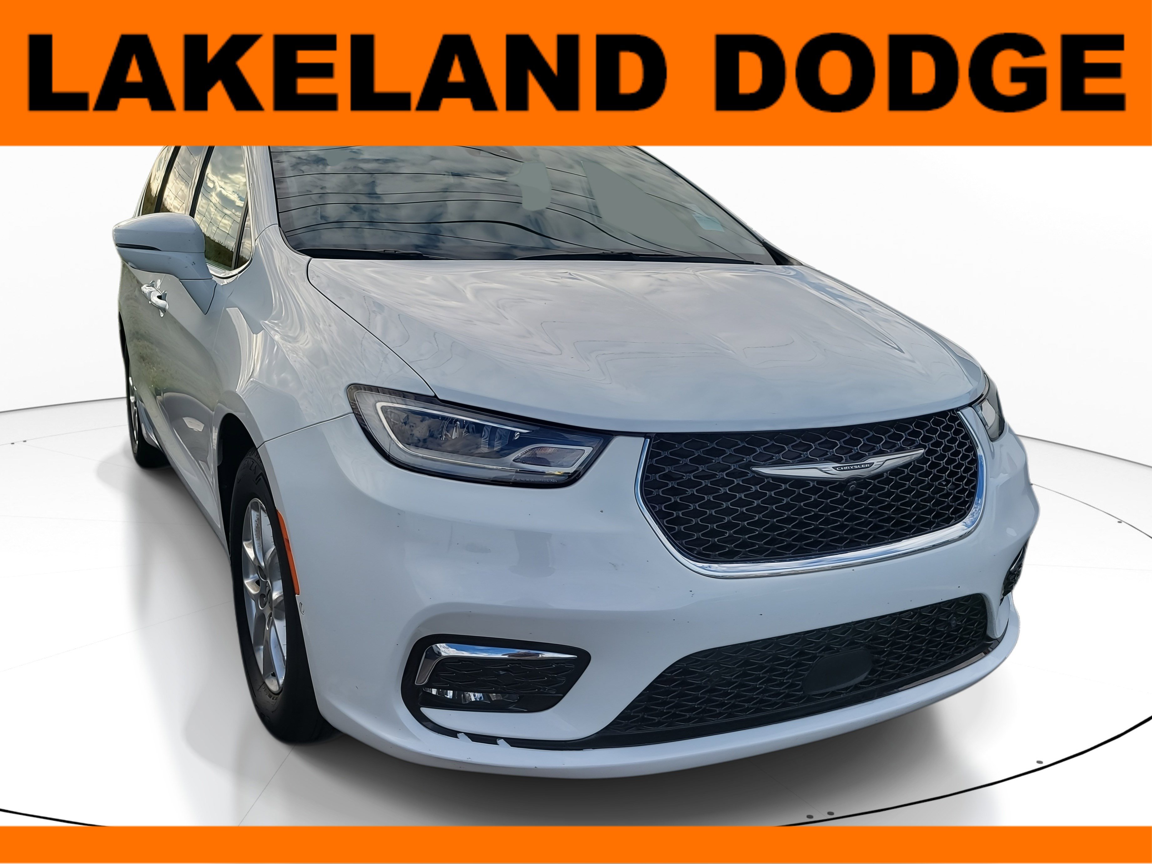 Used 2022 Chrysler Pacifica Touring-L w/ Uconnect Theater Family Group