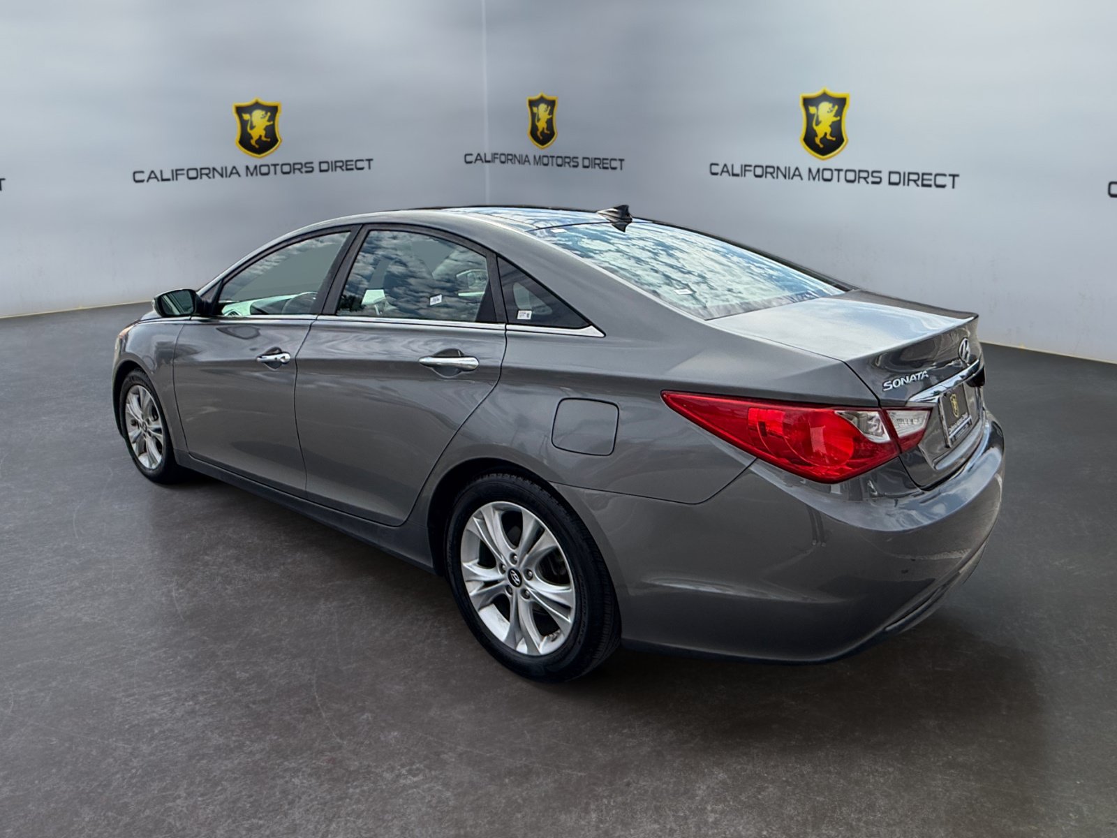 Used 2013 Hyundai Sonata Limited w/ Premium Pkg FWD image 3