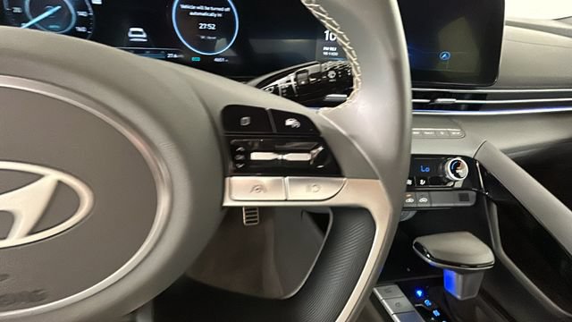 Certified 2025 Hyundai Elantra SEL FWD image 17