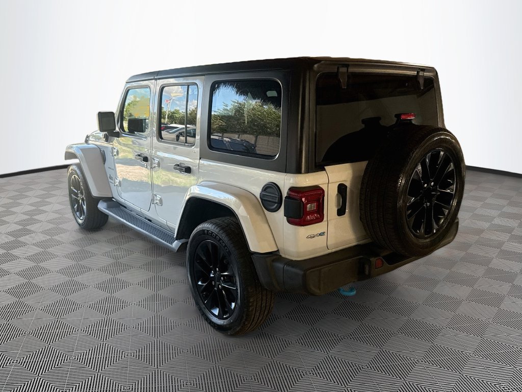 Used 2023 Jeep Wrangler Unlimited Sahara AWD/4WD image 8