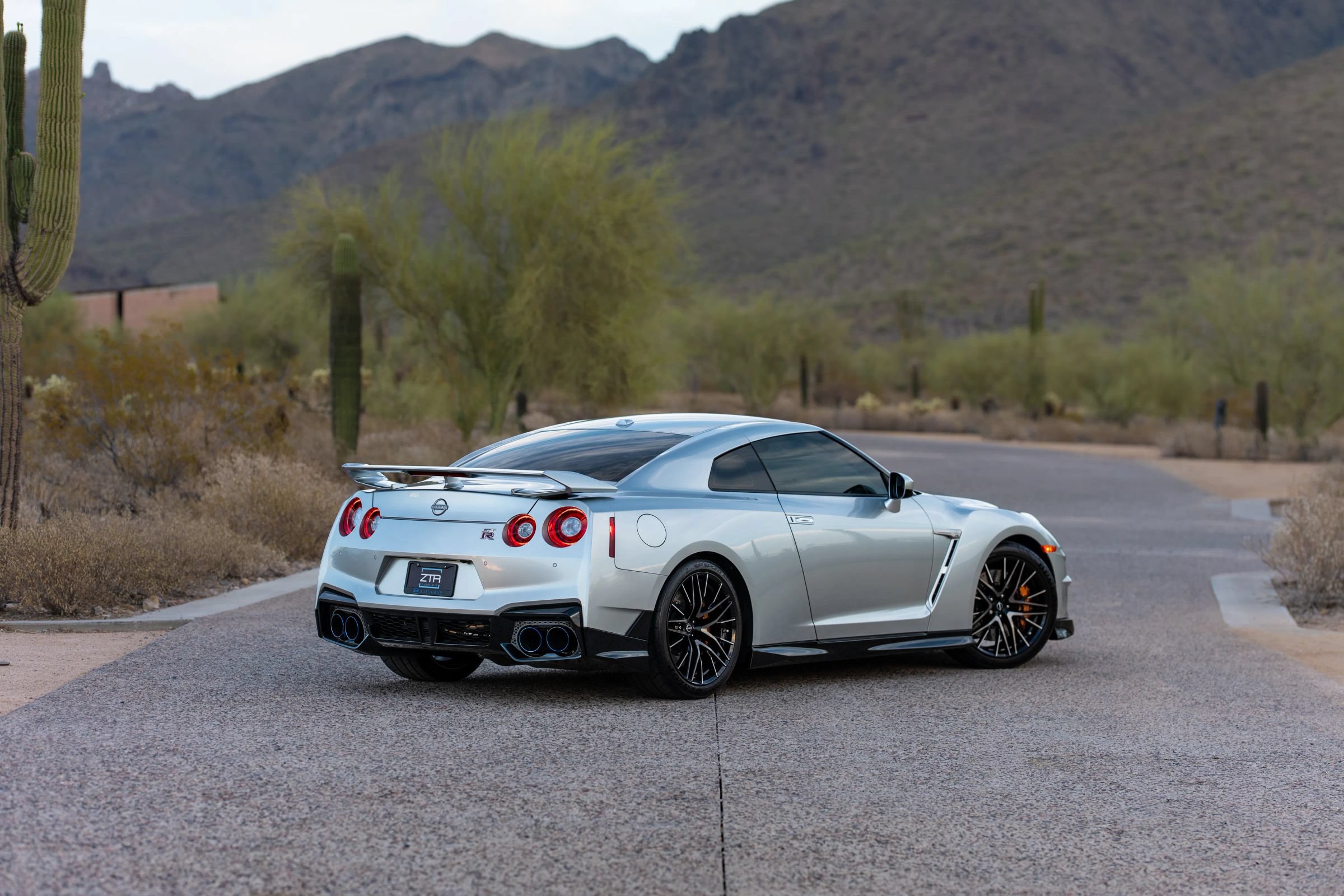 Used 2024 Nissan GT-R Premium w/ Floor Mat Package AWD/4WD image 10