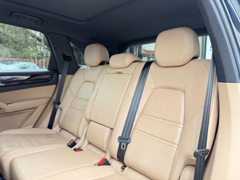 Used 2019 Porsche Cayenne AWD/4WD image 16