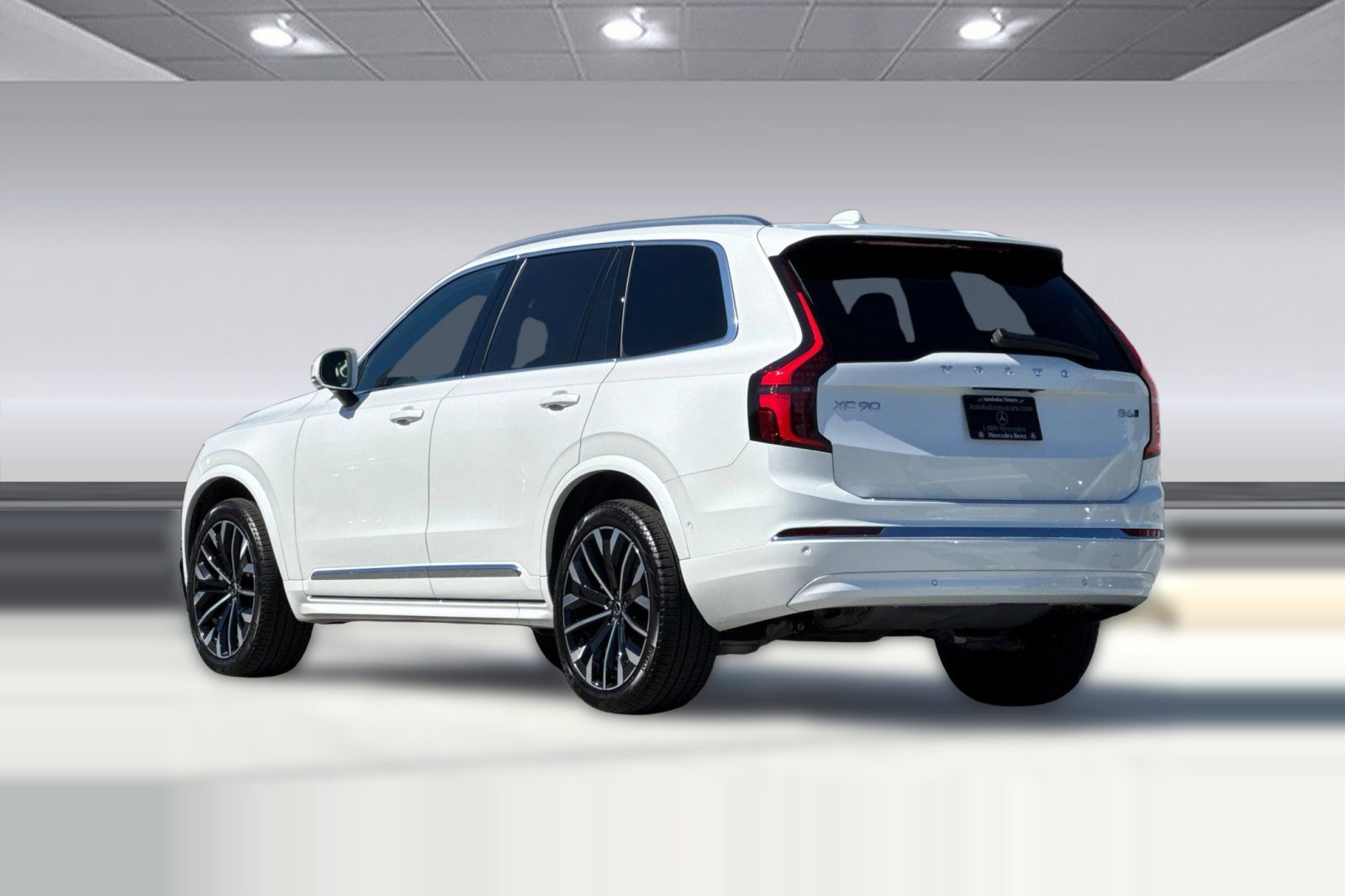 Used 2025 Volvo XC90 B6 Ultra w/ Protection Package Premier image 3