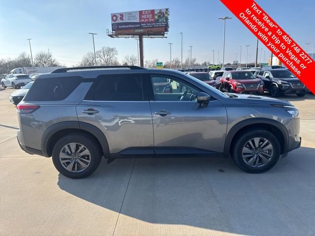 Used 2024 Nissan Pathfinder SV image 6