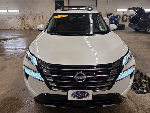 Used 2024 Nissan Rogue Platinum image 2