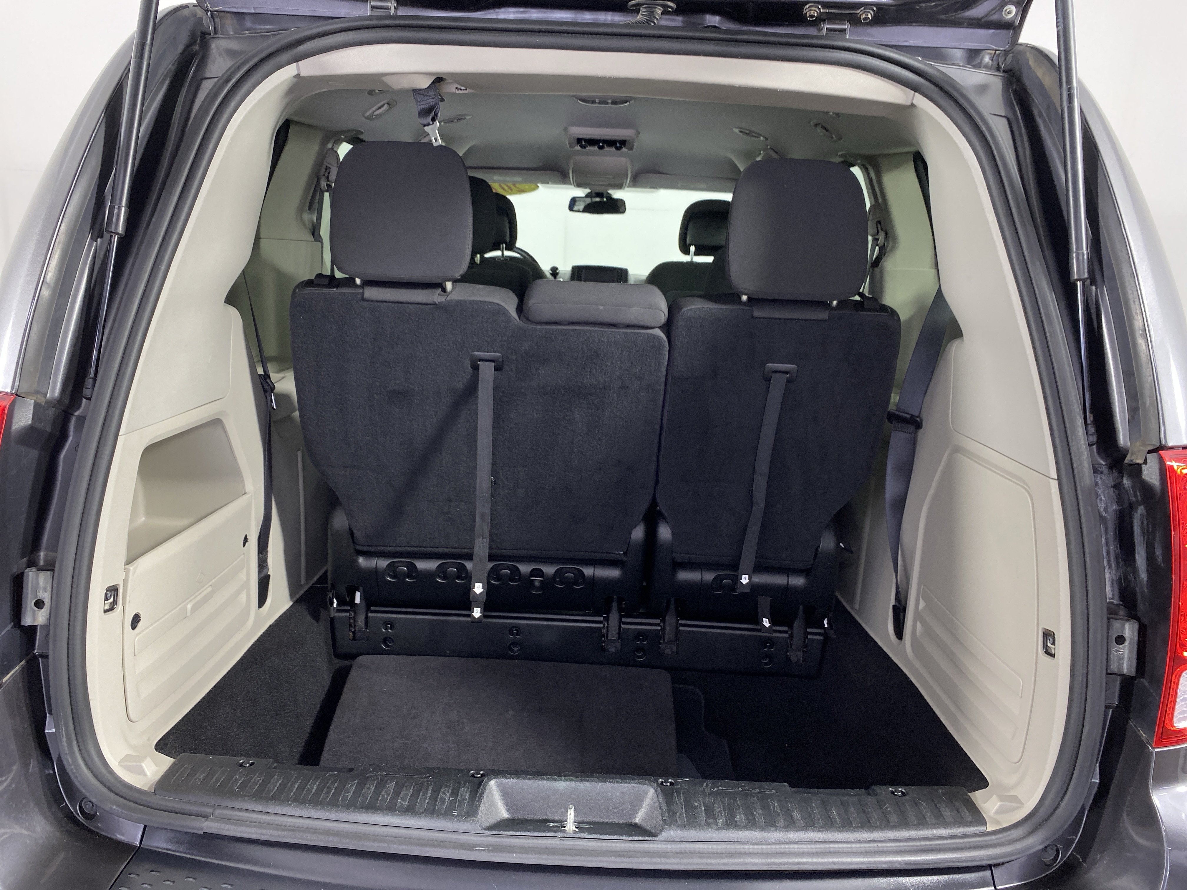 Used 2018 Dodge Grand Caravan SE w/ UConnect Hands-Free Group FWD image 32