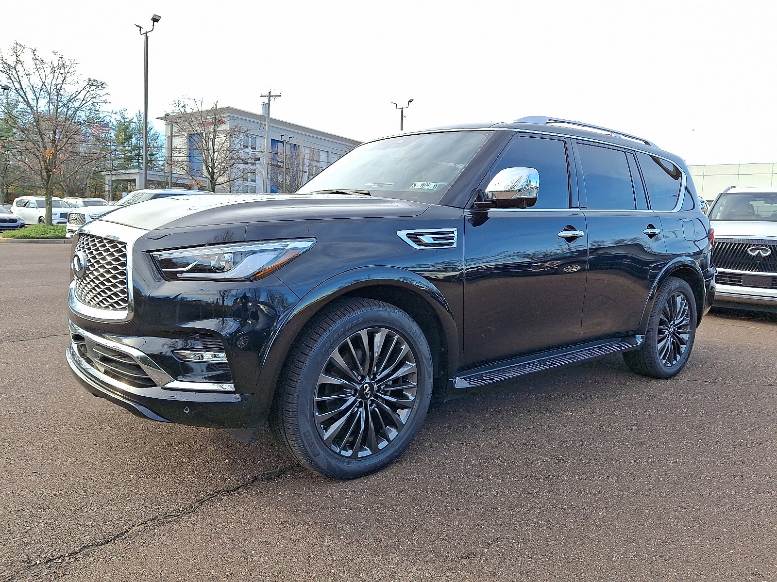 Used 2024 INFINITI QX80 Sensory w/ Cargo Package image 3