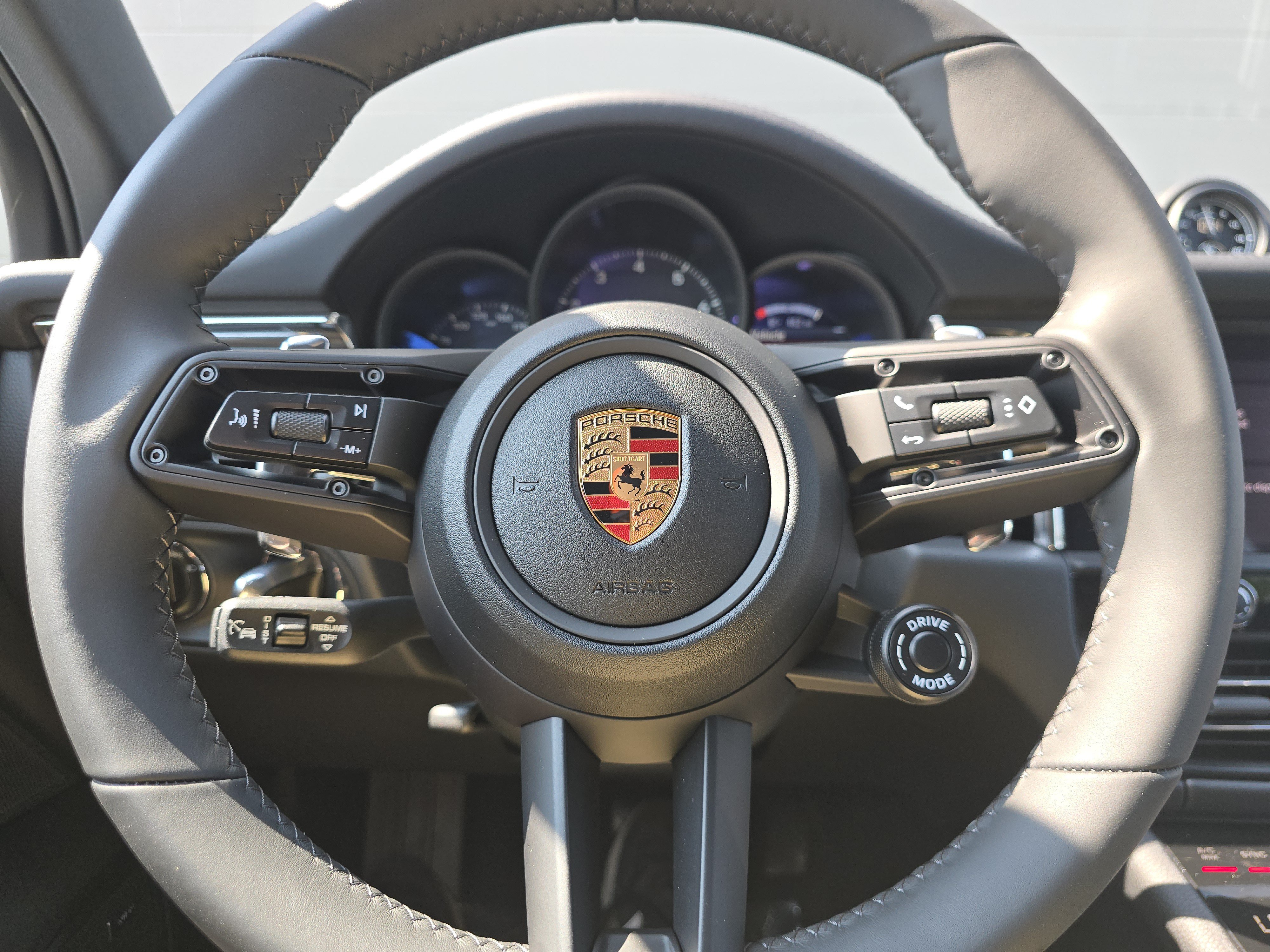 New 2026 Porsche Macan Turbo AWD/4WD image 25